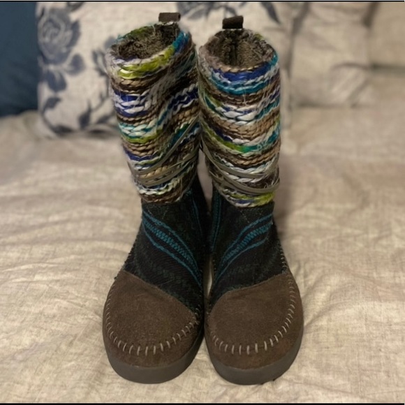 TOM’S boots Size 8 - Picture 3 of 6